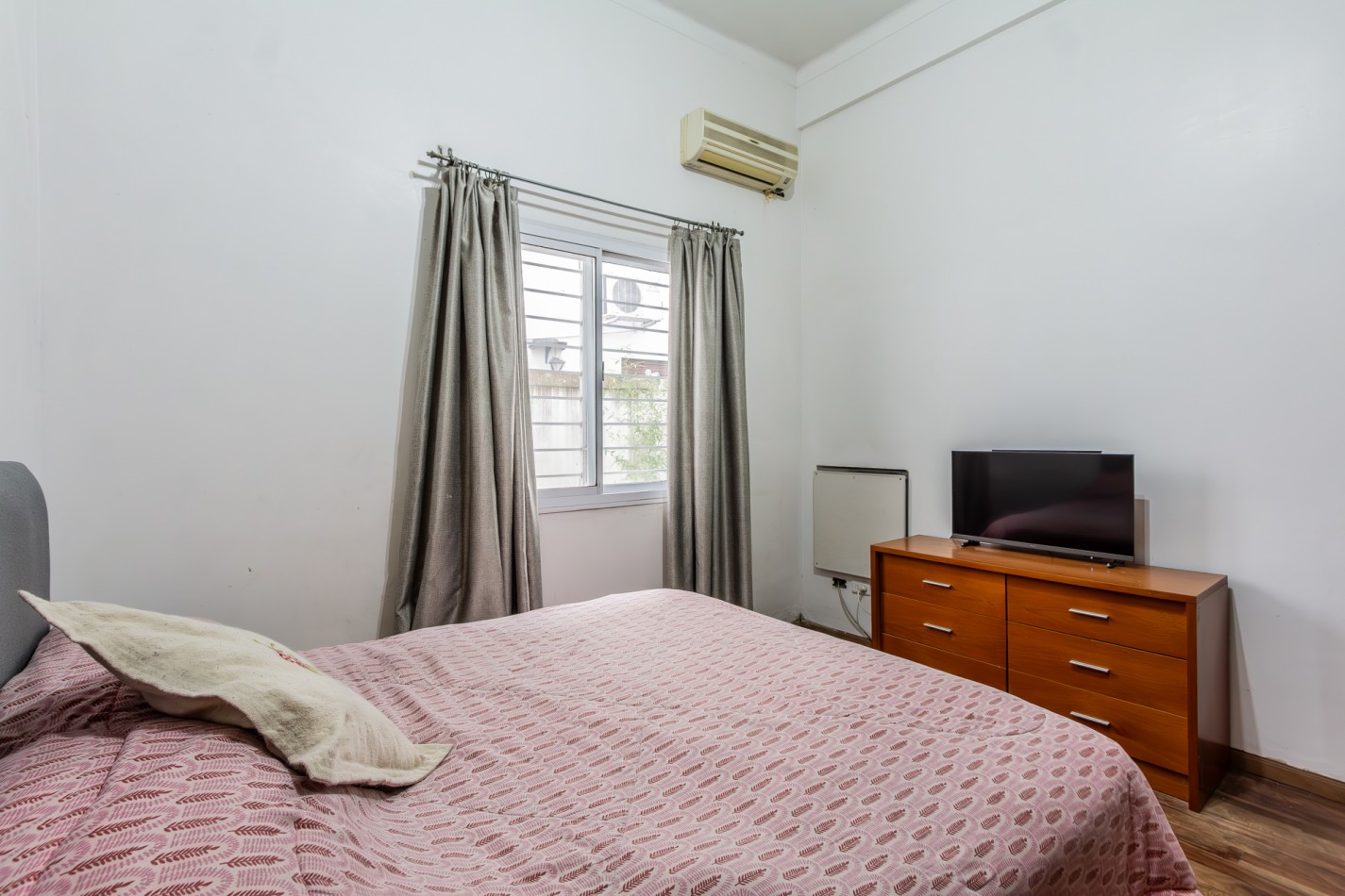 Departamento tres amb con patio- APTO CREDITO