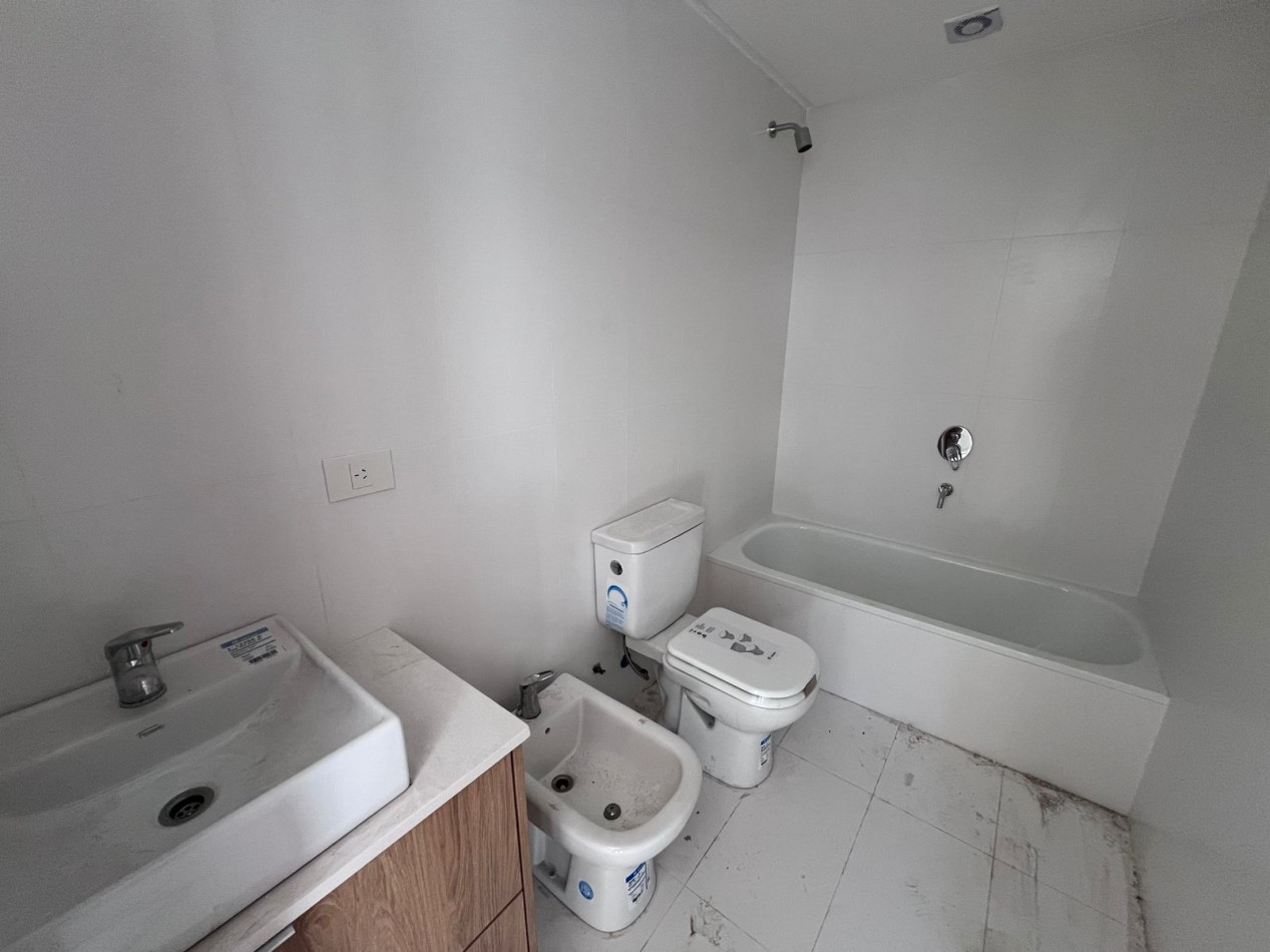 Venta tres ambientes con balcon terraza