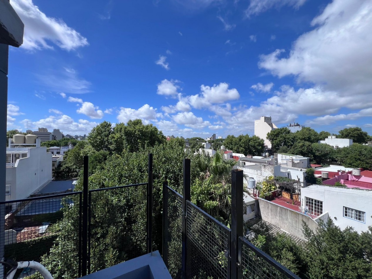 Venta tres ambientes con balcon terraza