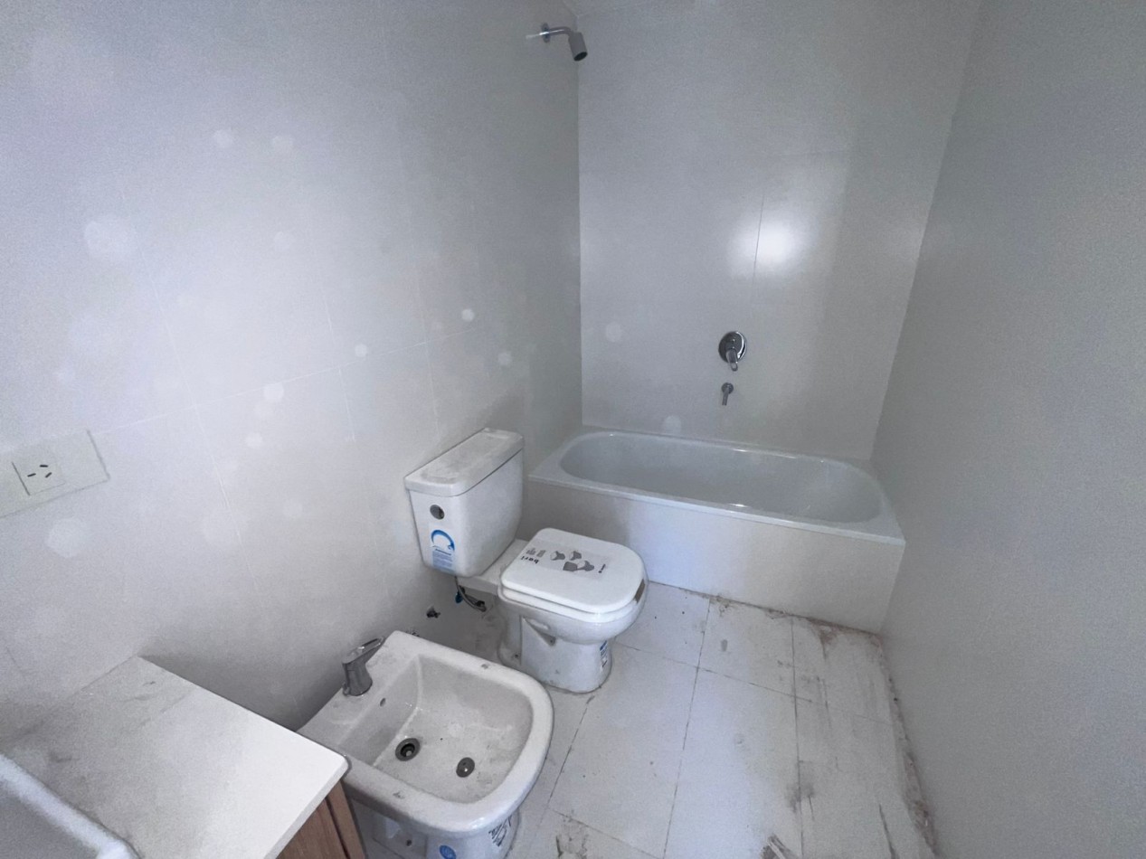 Venta tres ambientes con balcon terraza