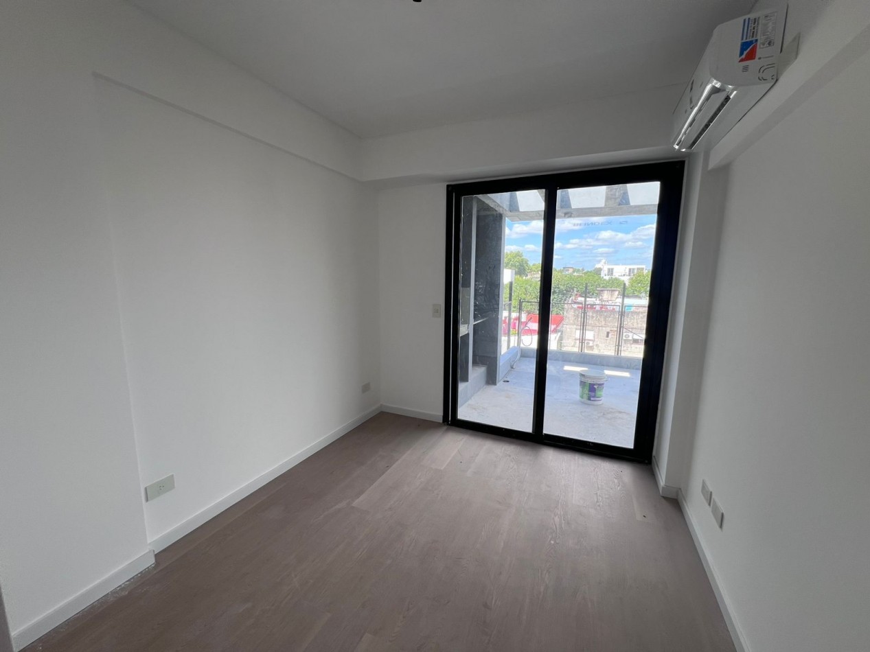 Venta tres ambientes con balcon terraza