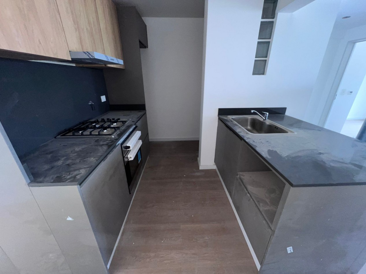 Venta tres ambientes con balcon terraza