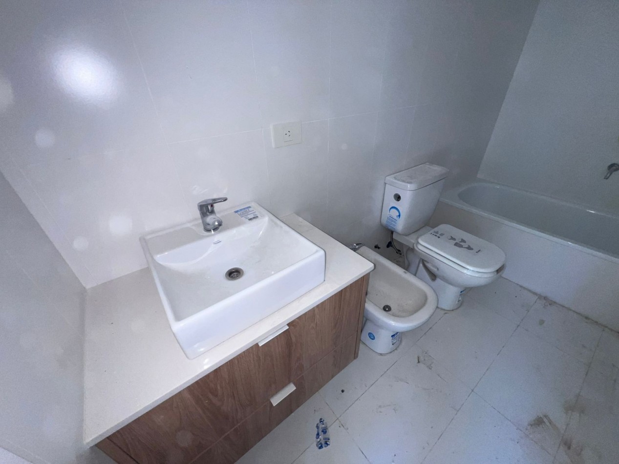 Venta tres ambientes con balcon terraza
