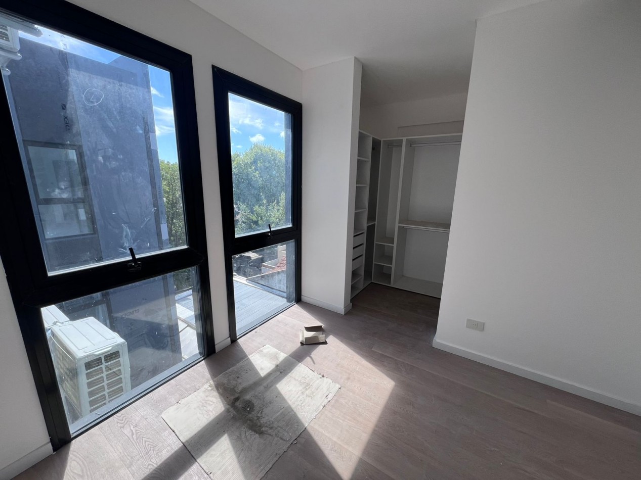 Venta tres ambientes con balcon terraza