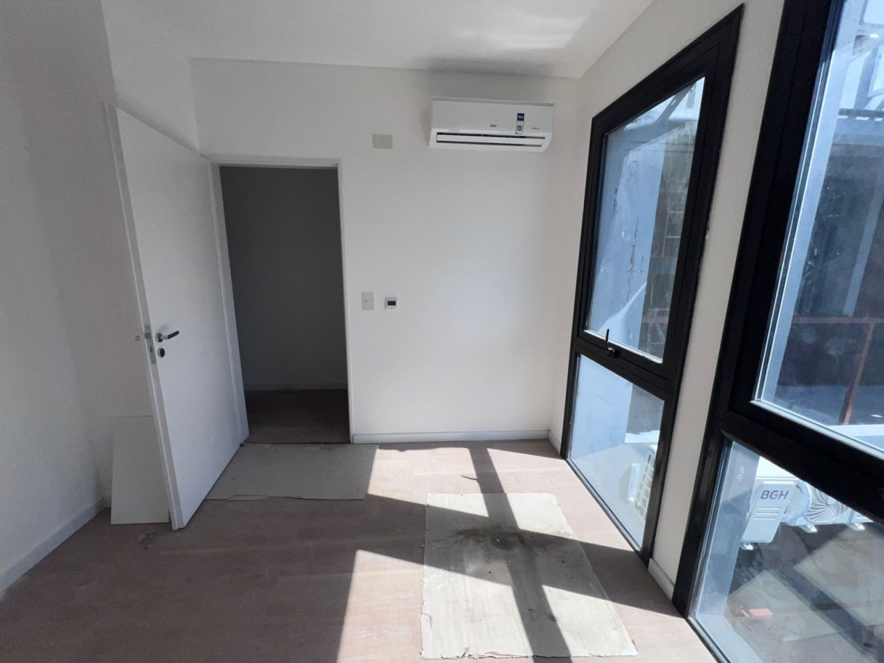 Venta tres ambientes con balcon terraza