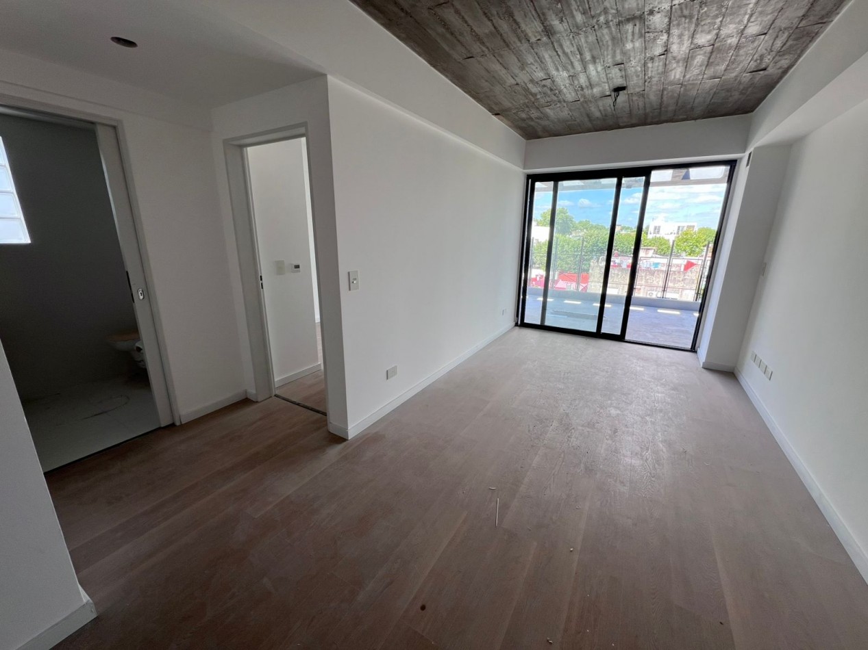 Venta tres ambientes con balcon terraza