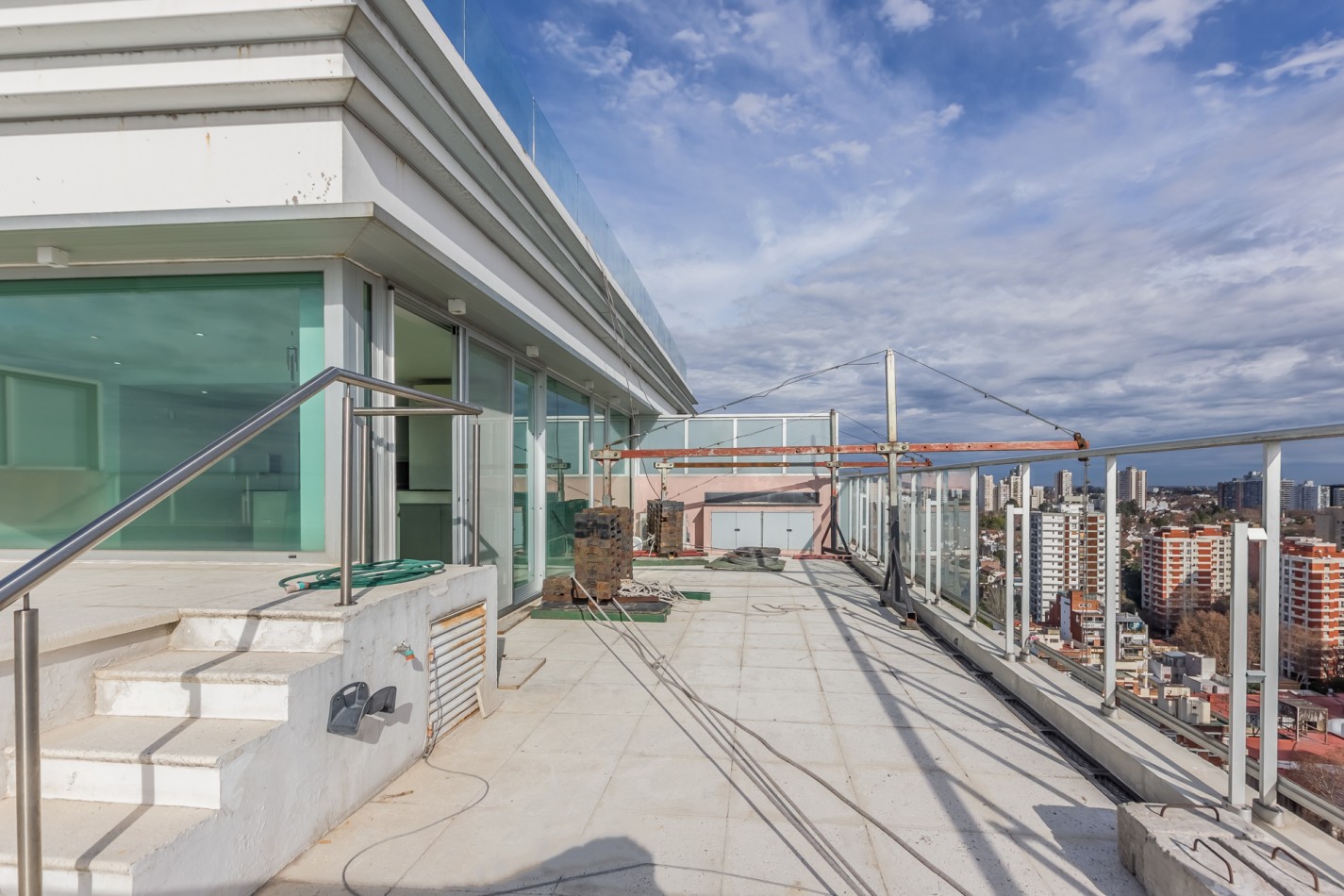 Increible Pent House con piscina propia en torre Wave