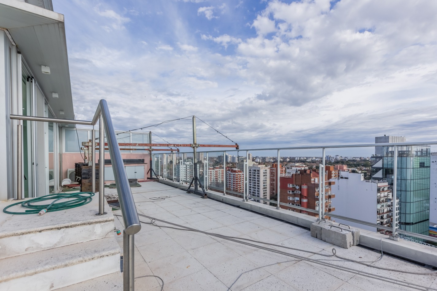 Increible Pent House con piscina propia en torre Wave
