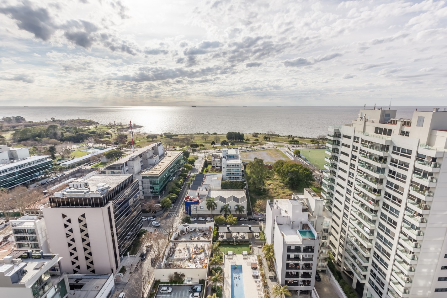 Increible Pent House con piscina propia en torre Wave
