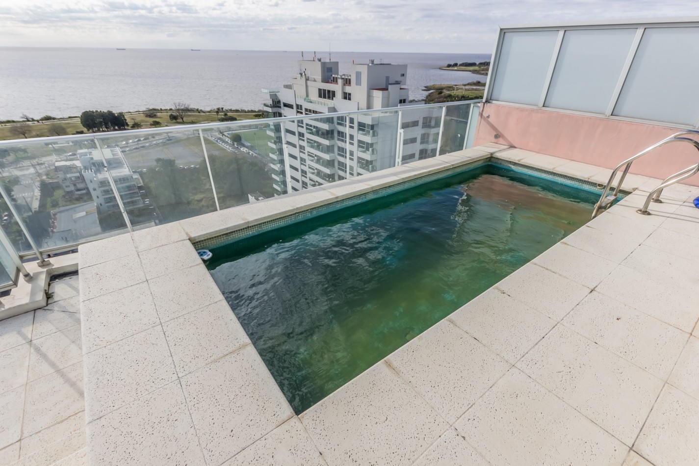 Increible Pent House con piscina propia en torre Wave