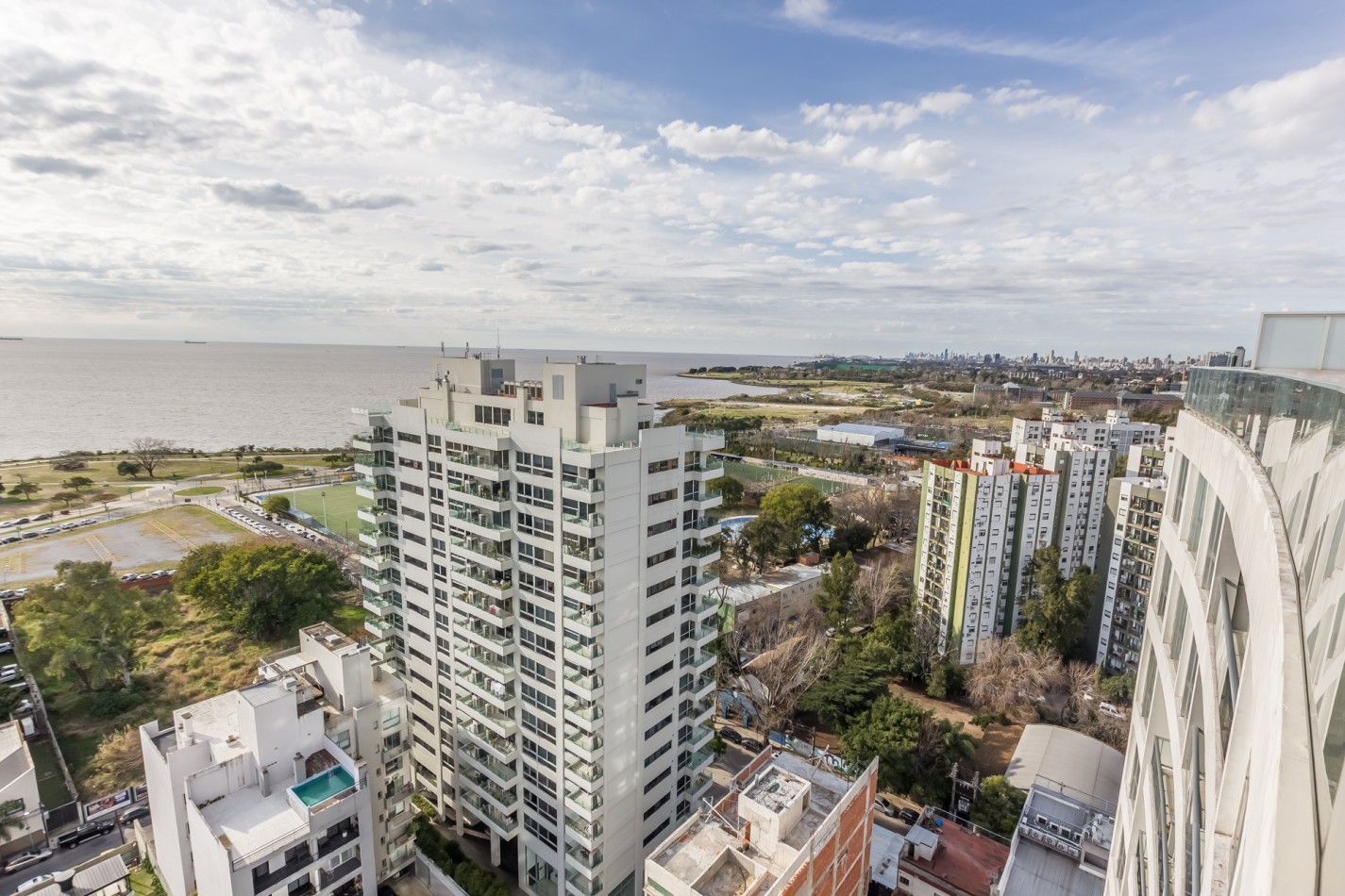 Increible Pent House con piscina propia en torre Wave