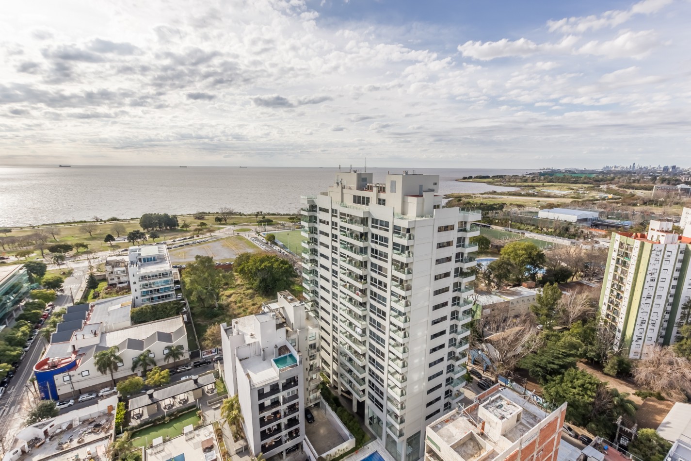 Increible Pent House con piscina propia en torre Wave