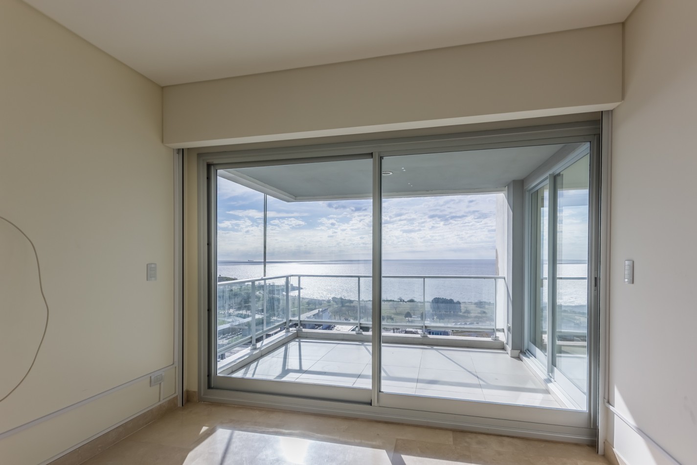 Increible Pent House con piscina propia en torre Wave
