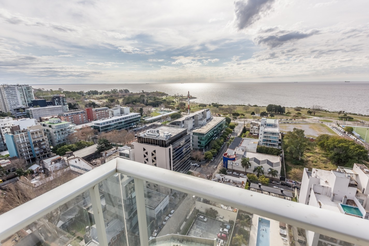 Increible Pent House con piscina propia en torre Wave