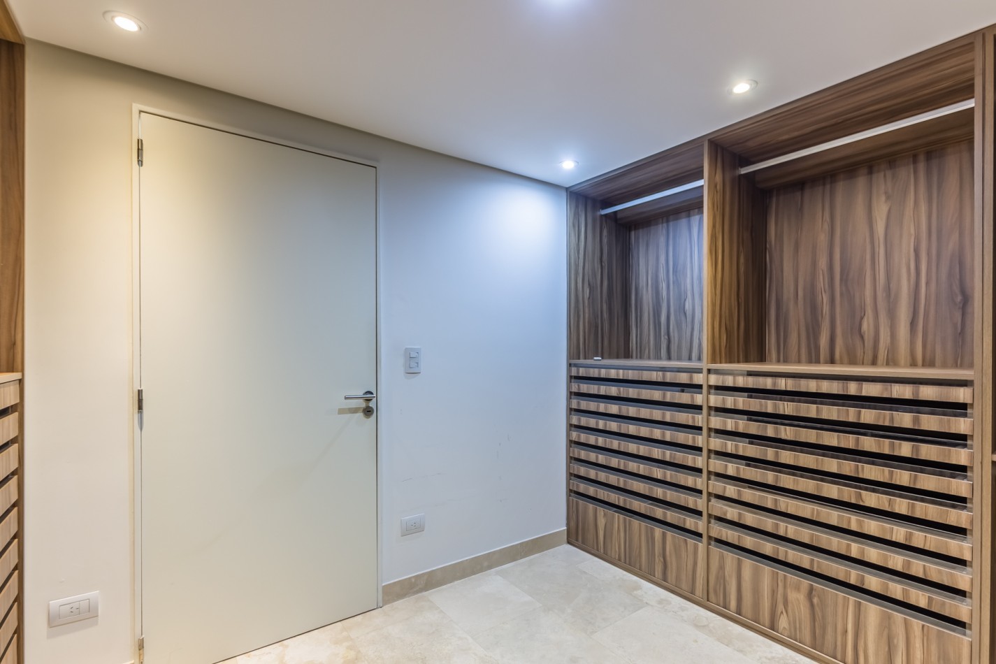 Increible Pent House con piscina propia en torre Wave