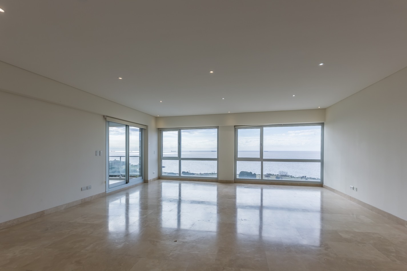 Increible Pent House con piscina propia en torre Wave