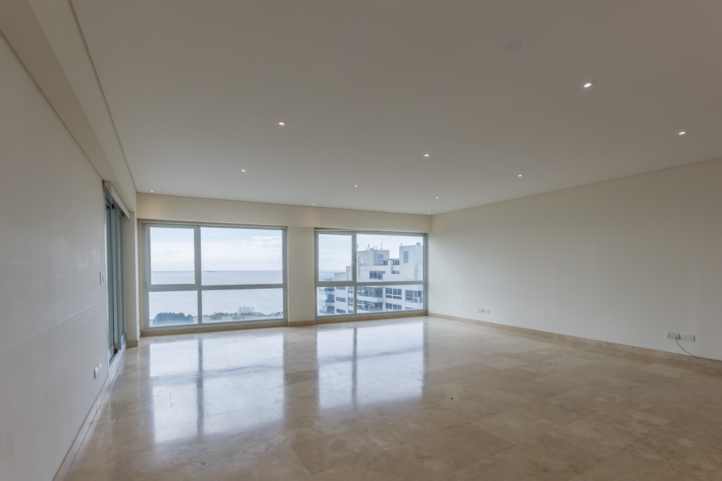 Increible Pent House con piscina propia en torre Wave