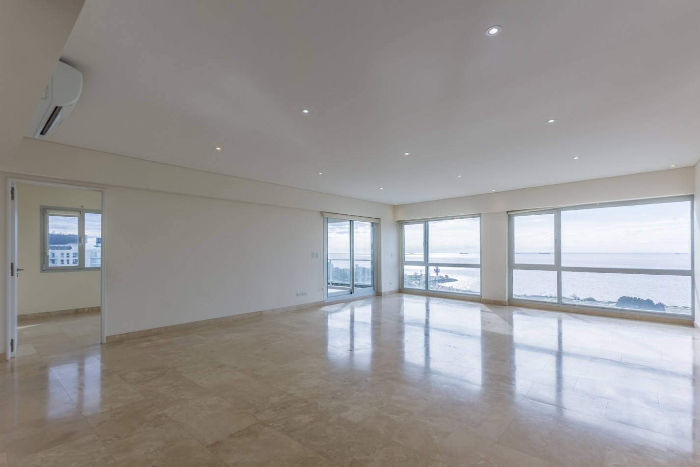 Increible Pent House con piscina propia en torre Wave