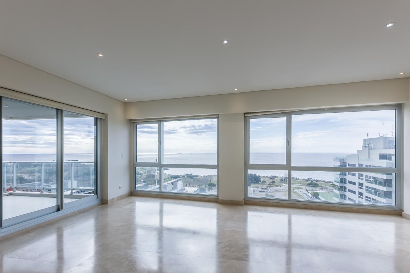 Increible Pent House con piscina propia en torre Wave
