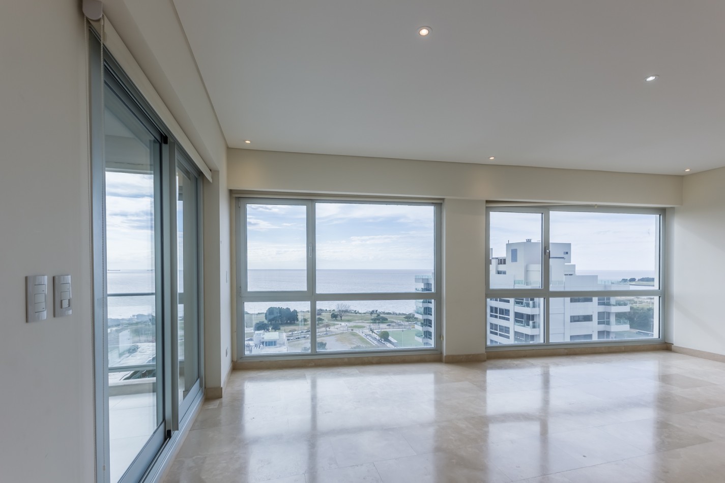 Increible Pent House con piscina propia en torre Wave