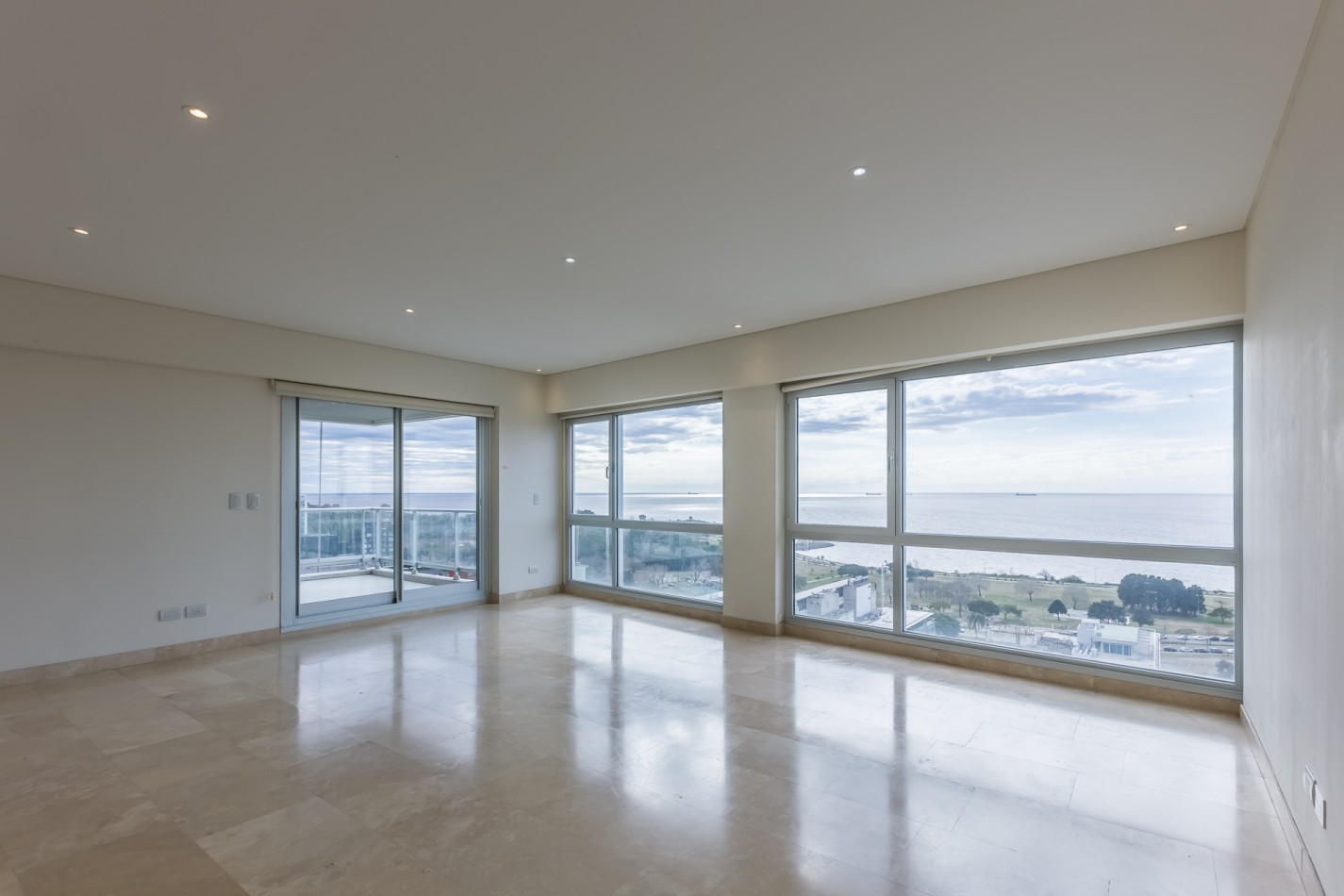 Increible Pent House con piscina propia en torre Wave