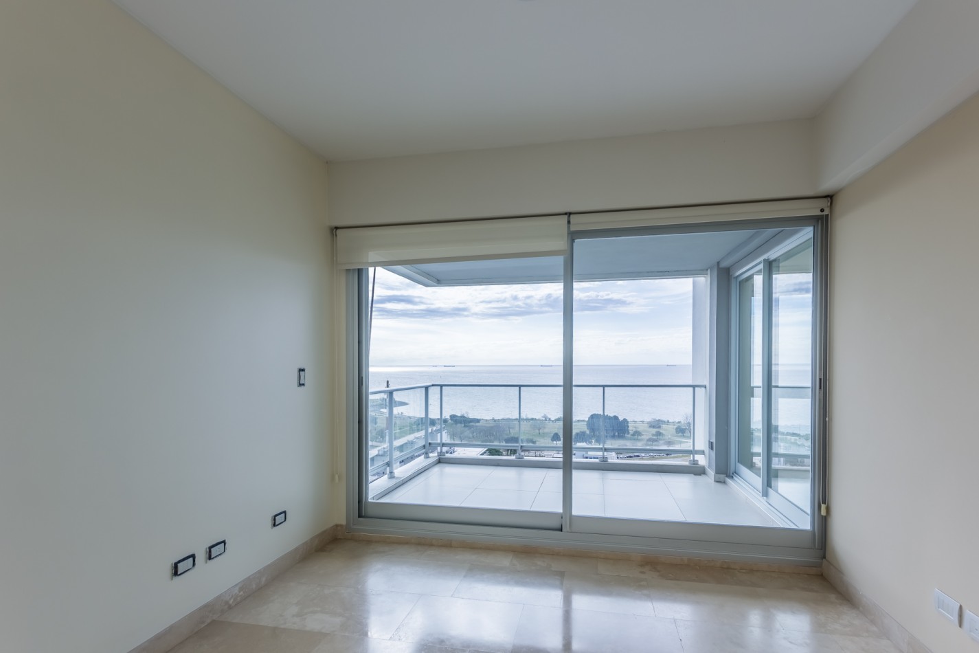 Increible Pent House con piscina propia en torre Wave