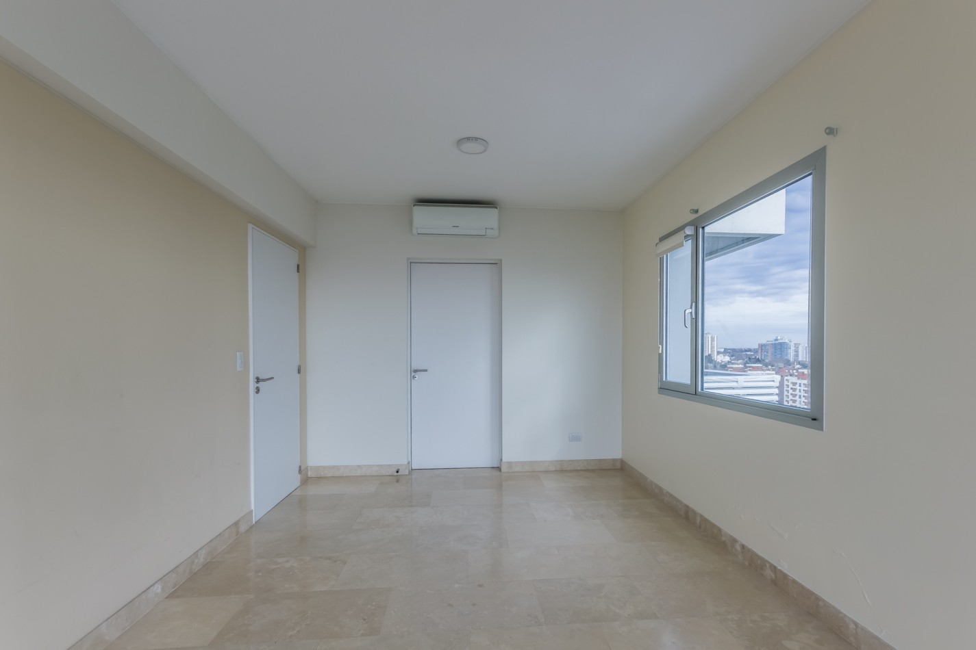 Increible Pent House con piscina propia en torre Wave
