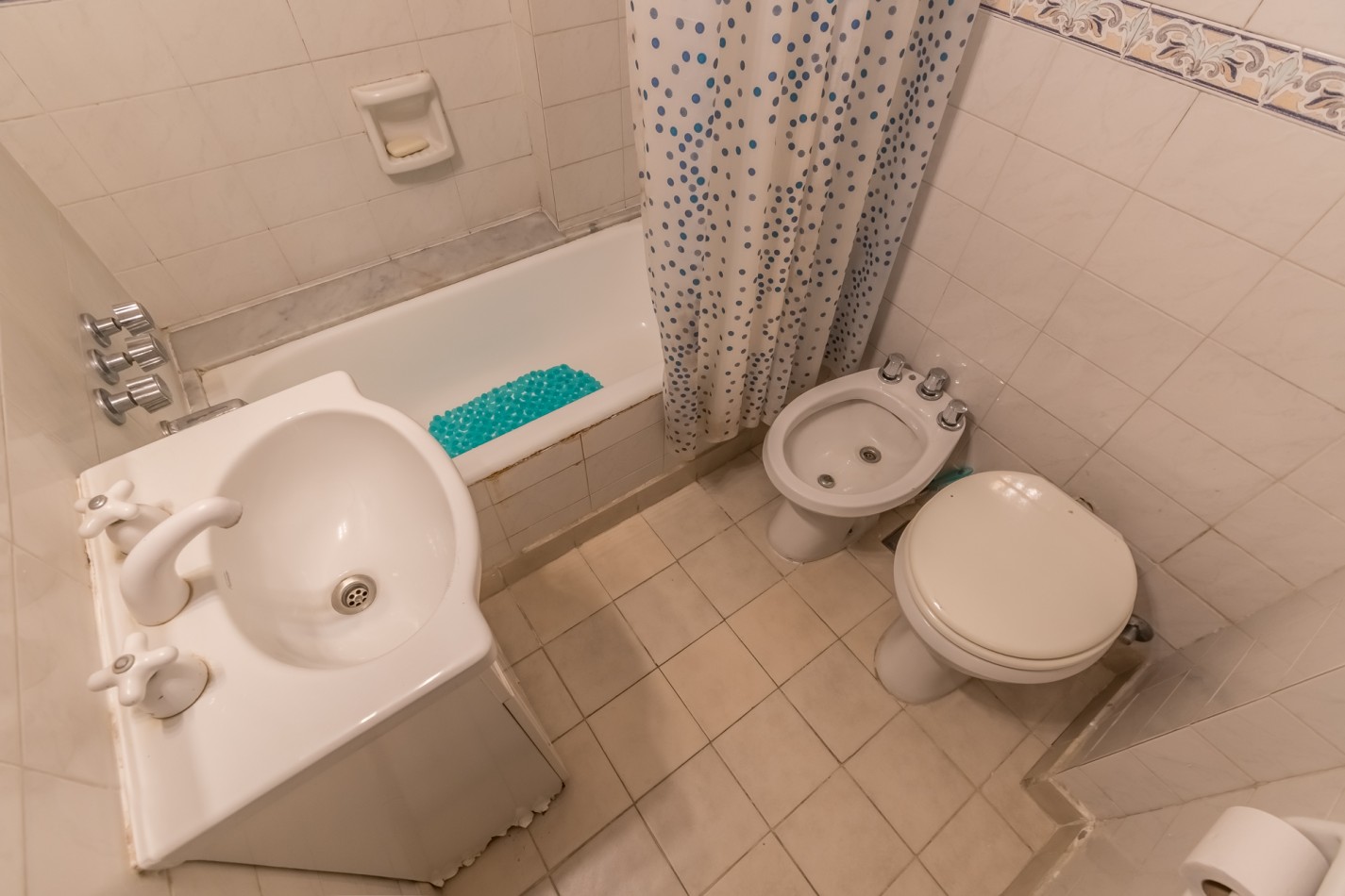 Tres ambientes apto credito en Cañitas