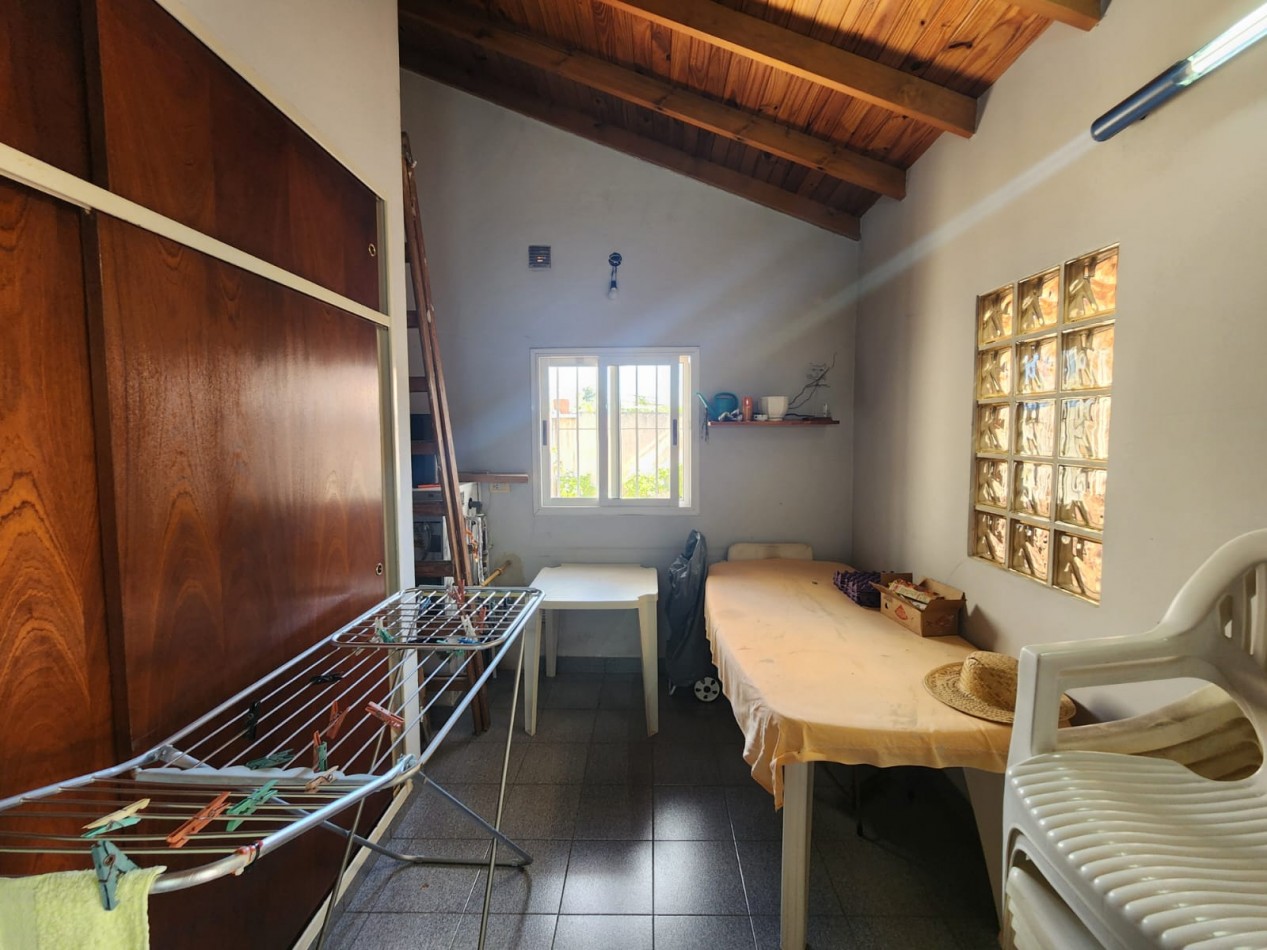 Casa en lote propio con local en PB en venta en Martinez