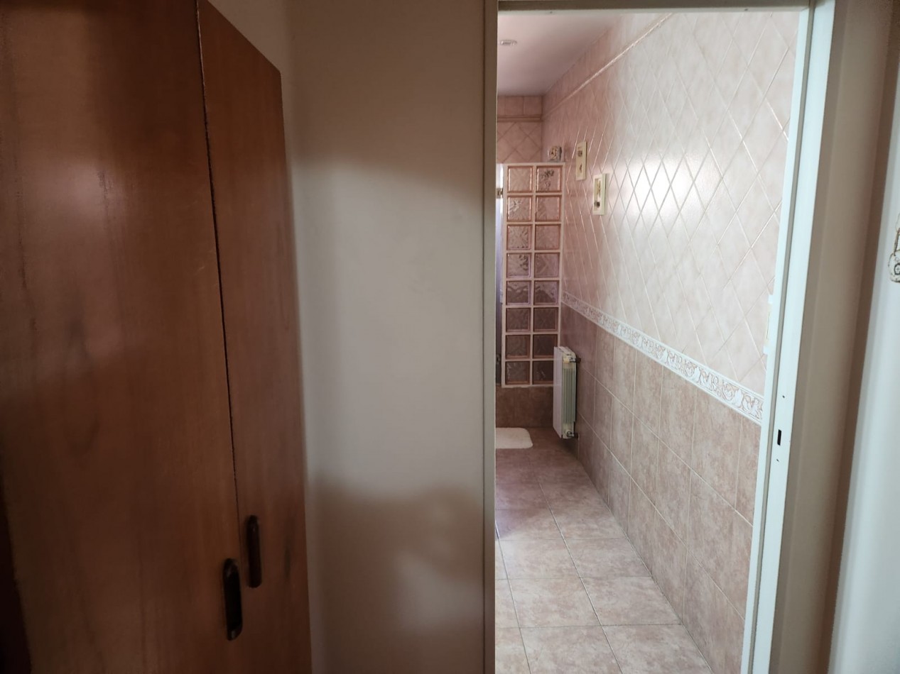 Casa en lote propio con local en PB en venta en Martinez