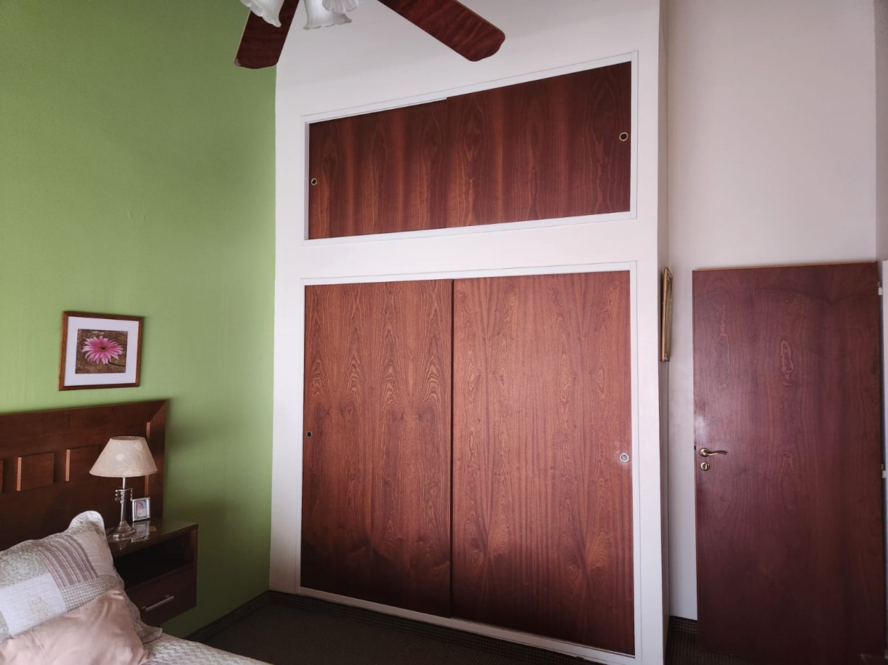 Casa en lote propio con local en PB en venta en Martinez