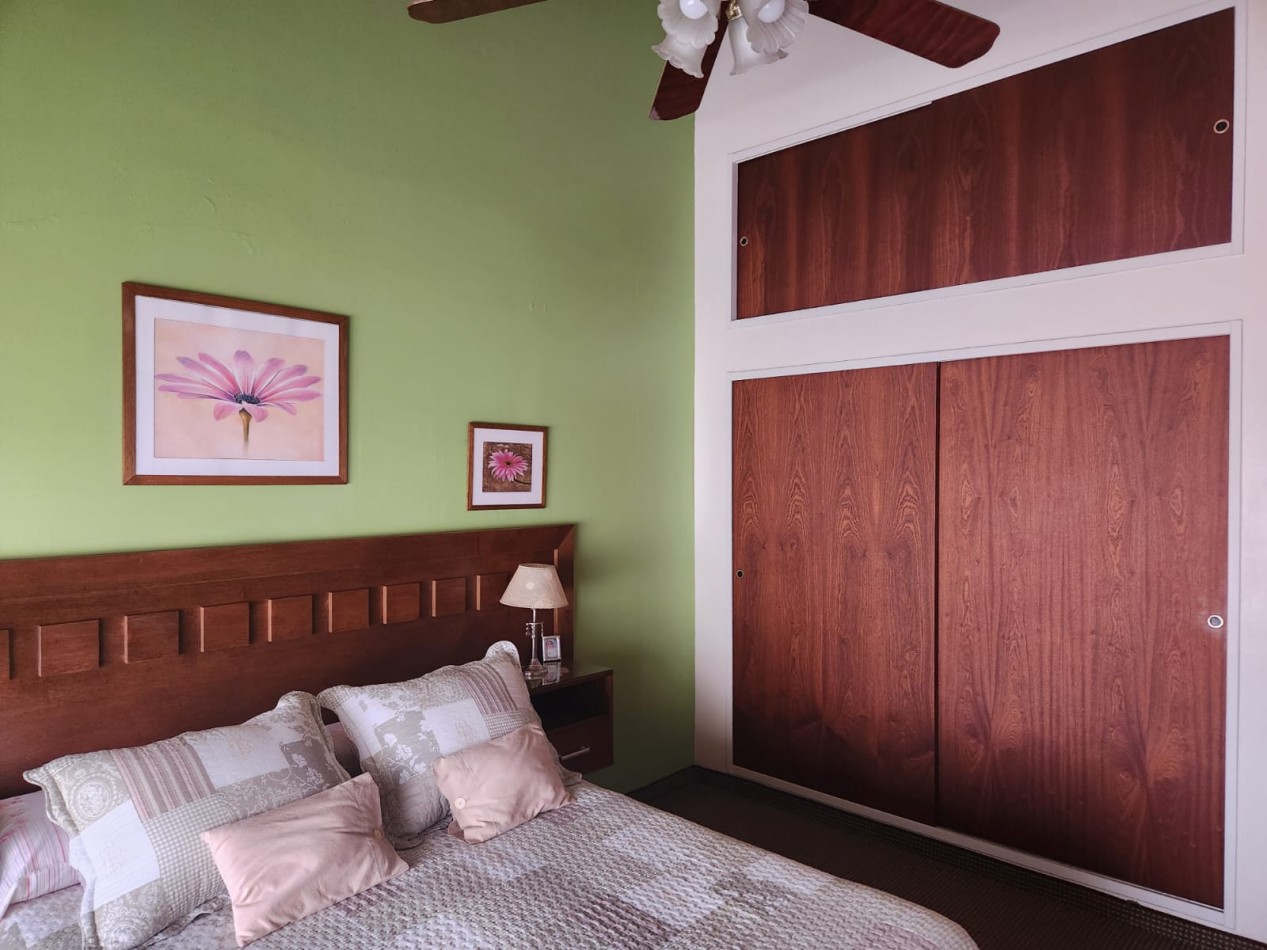 Casa en lote propio con local en PB en venta en Martinez