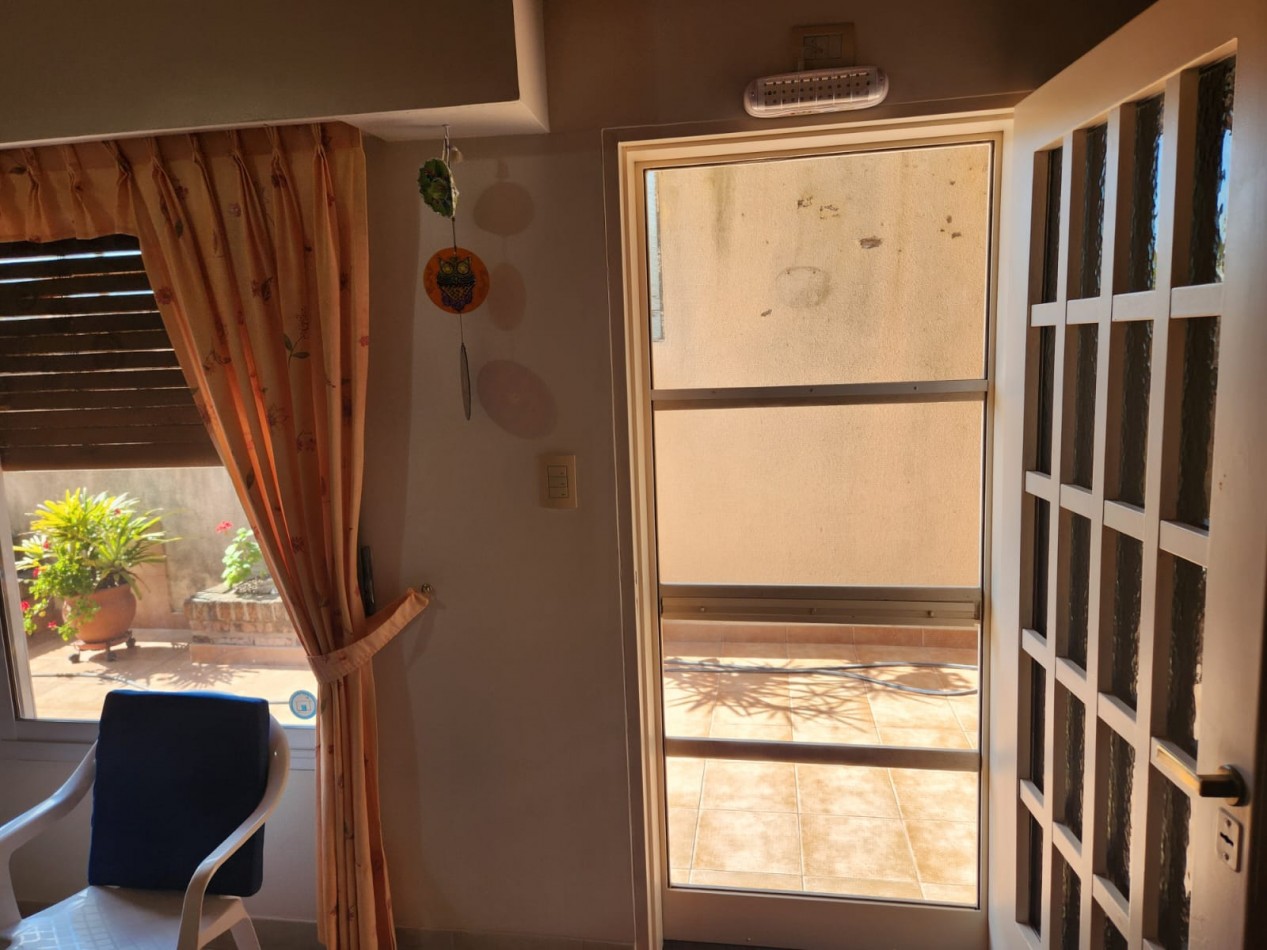 Casa en lote propio con local en PB en venta en Martinez