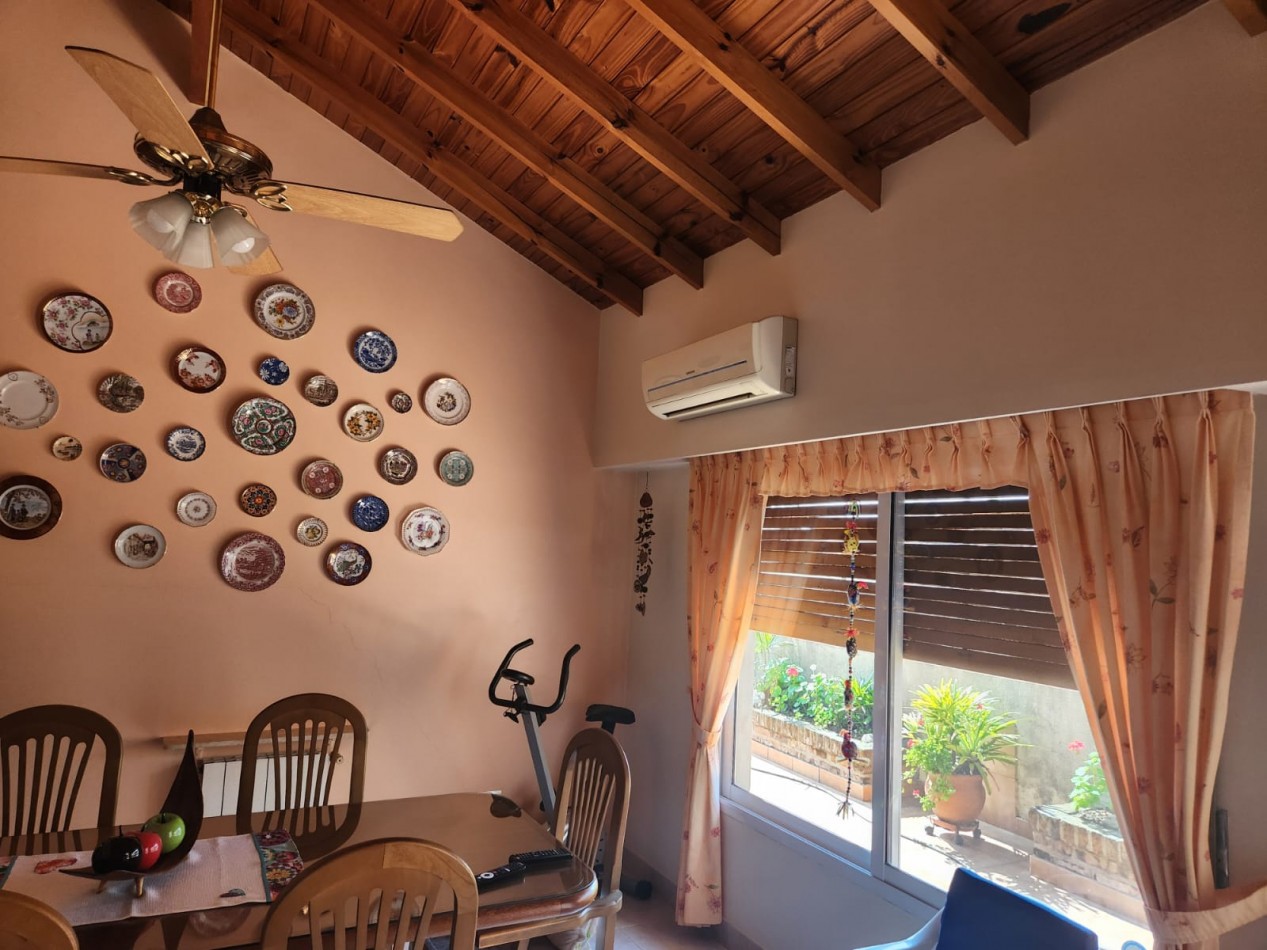 Casa en lote propio con local en PB en venta en Martinez