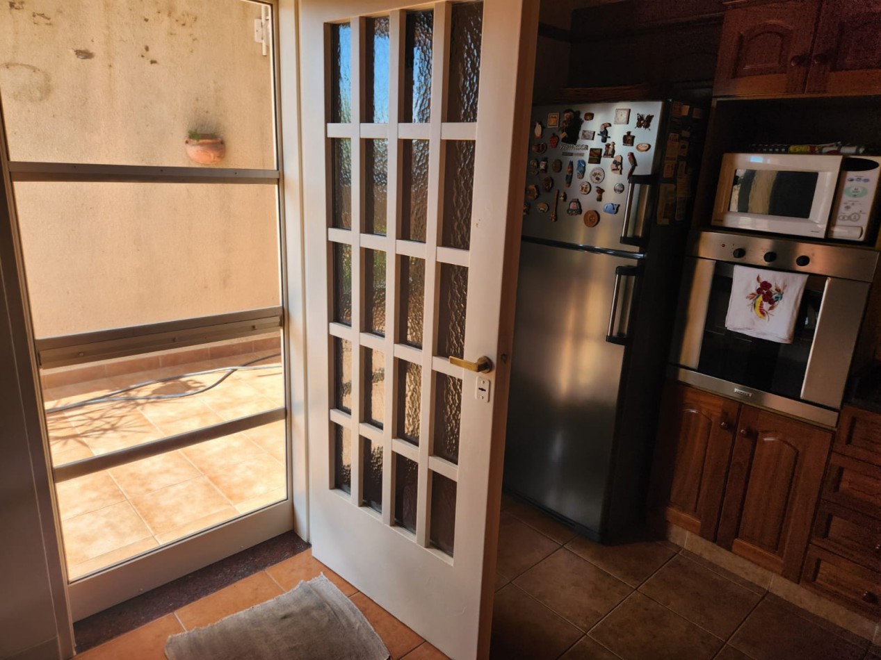 Casa en lote propio con local en PB en venta en Martinez