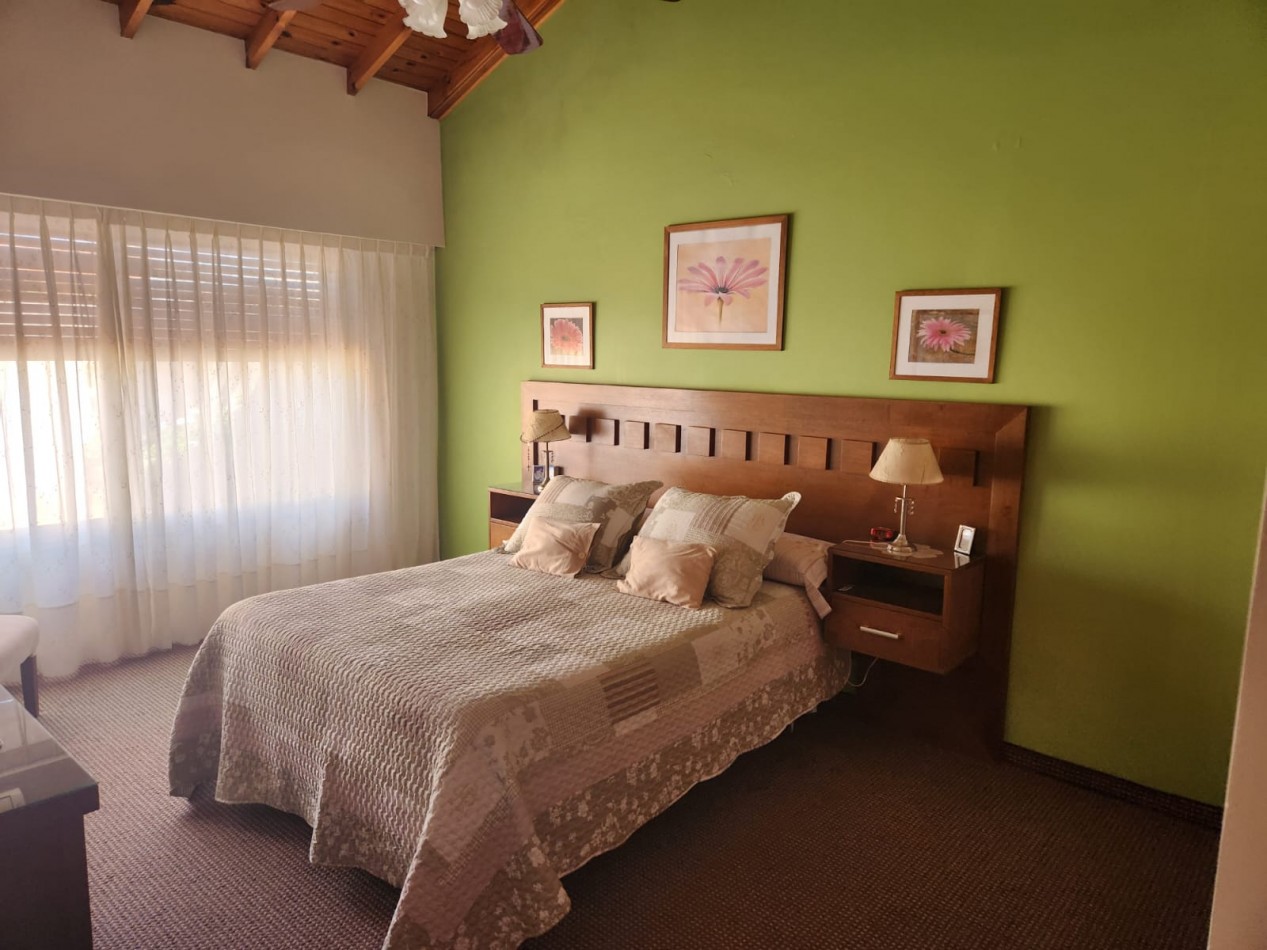 Casa en lote propio con local en PB en venta en Martinez