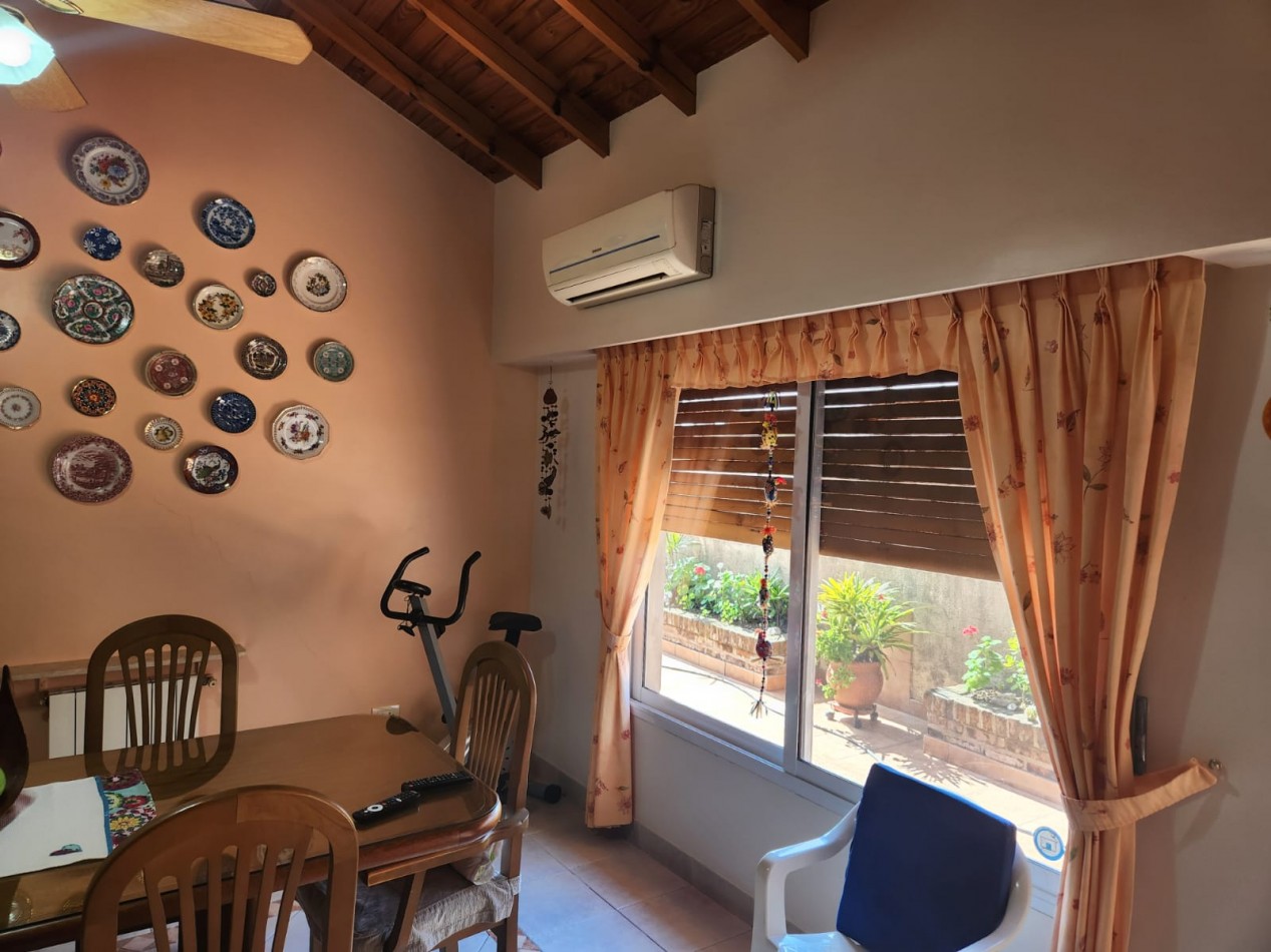 Casa en lote propio con local en PB en venta en Martinez