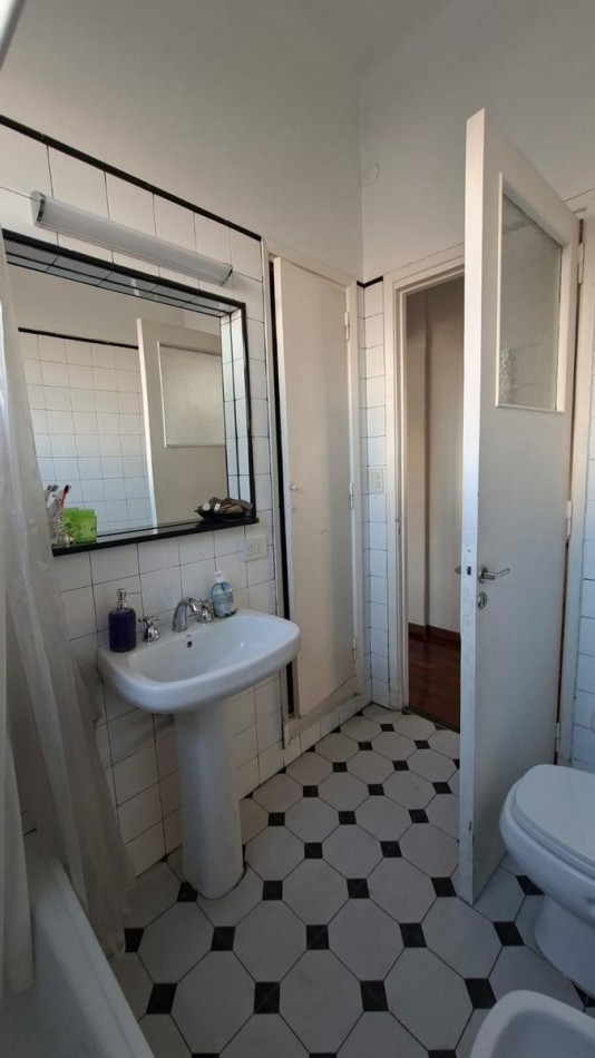 PH con terraza y quincho en Florida Mitre excelente estado