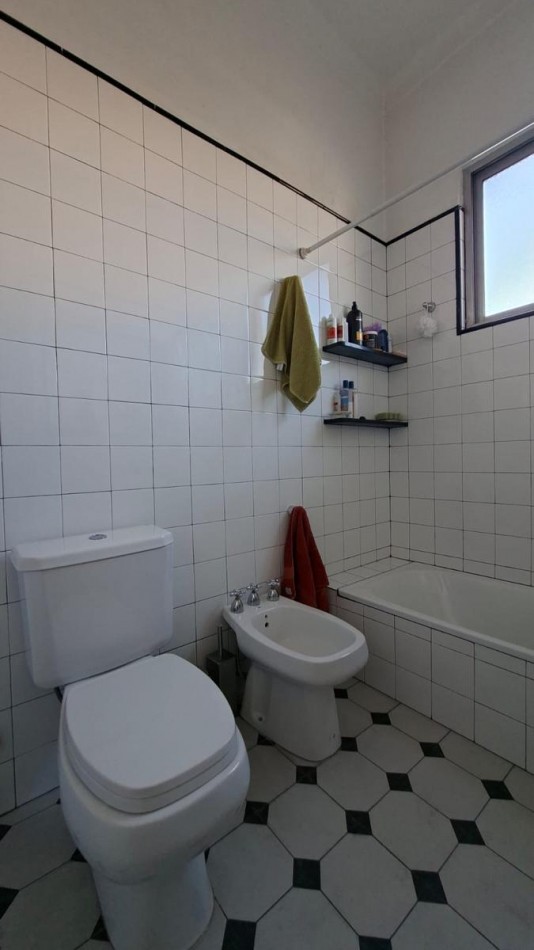 PH con terraza y quincho en Florida Mitre excelente estado