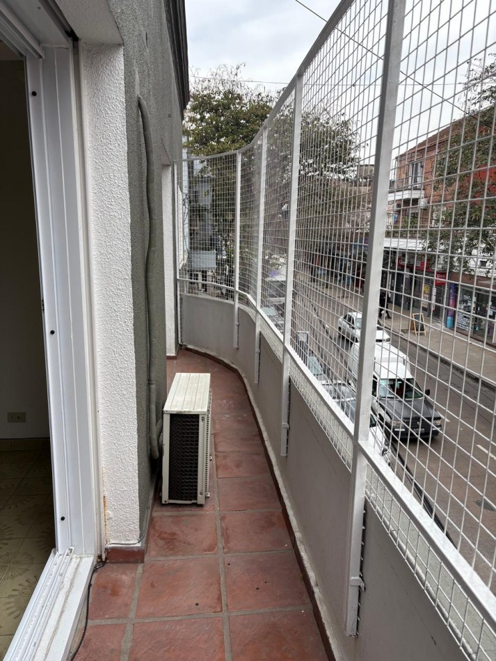 Alquiler Dpto 3 ambientes 1 piso por escalera Florida Mitre SIN EXPENSAS