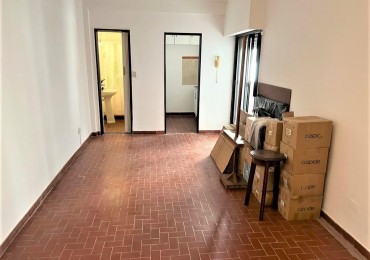 Monoambiente en primer piso por escalera- Olivos